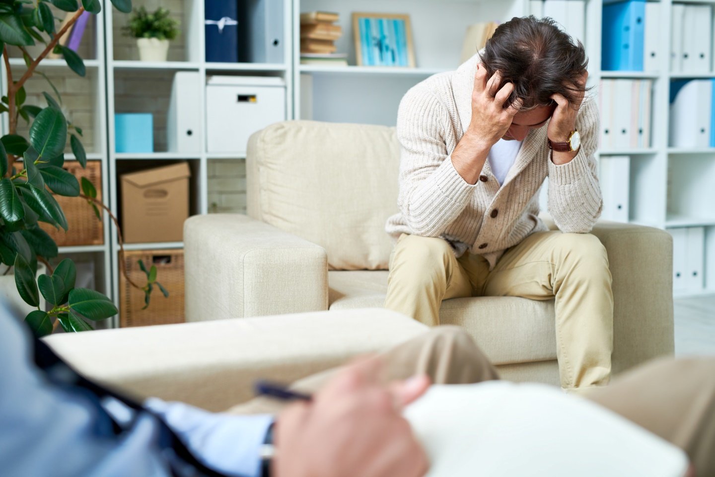 depressed-man-at-psychotherapy-session